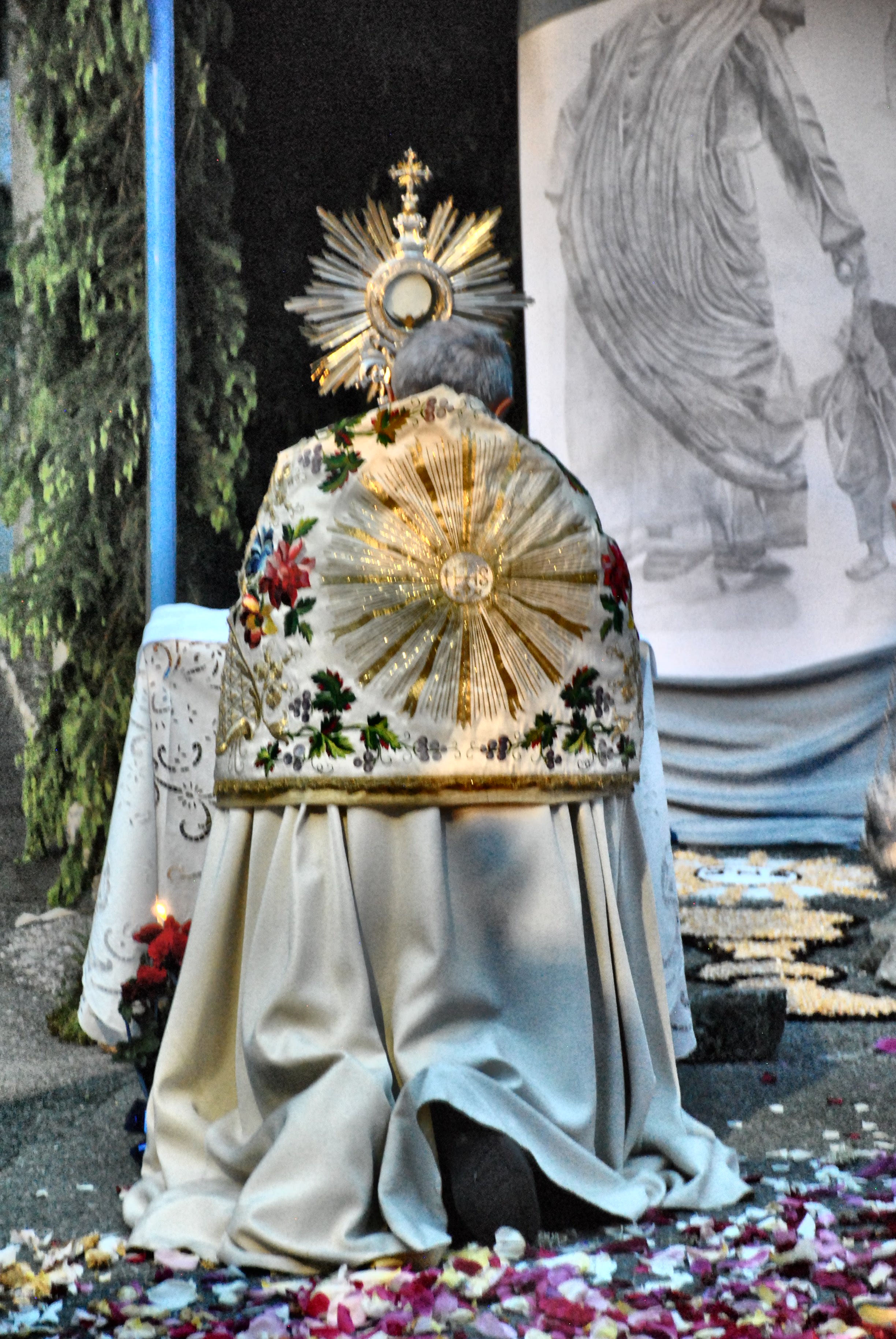 Cosa è essenziale? Processione del Corpus Domini